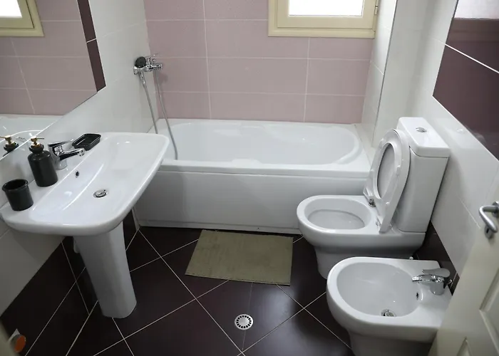 Apartment Square View *