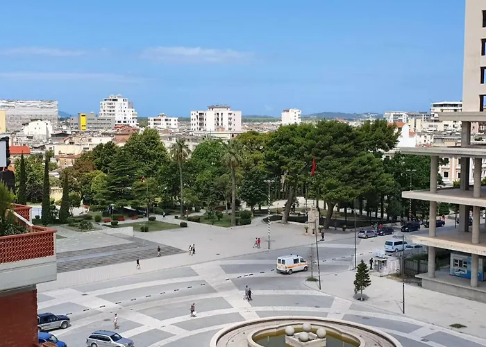 Square View Apartment